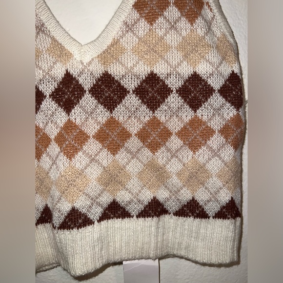 Open back top, perfect for fall season - Picture 2 of 3